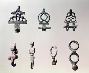 Bälteskrokar, Tene I (c.475-0 f.Kr.) (brons)